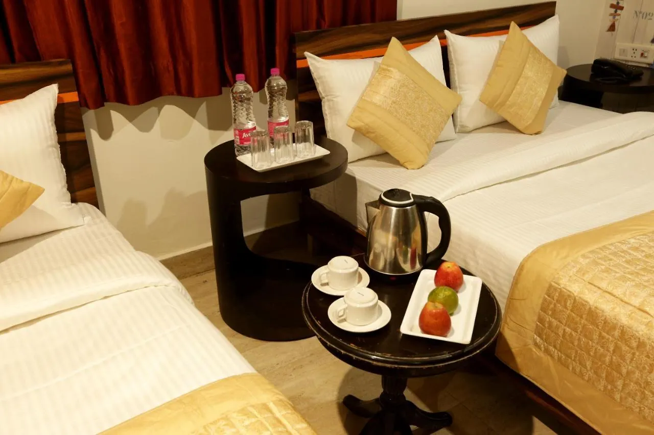 Hotel Emerald Suites At Airport ニューデリー 0*,  インド