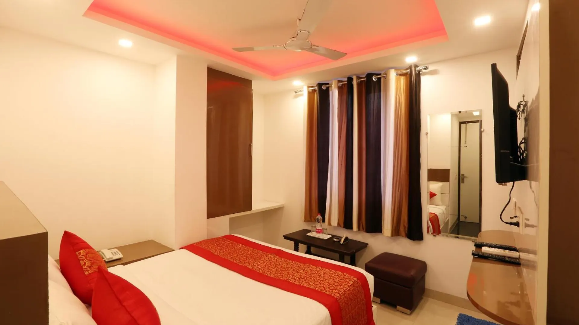 Hotel Emerald Suites At Airport ニューデリー