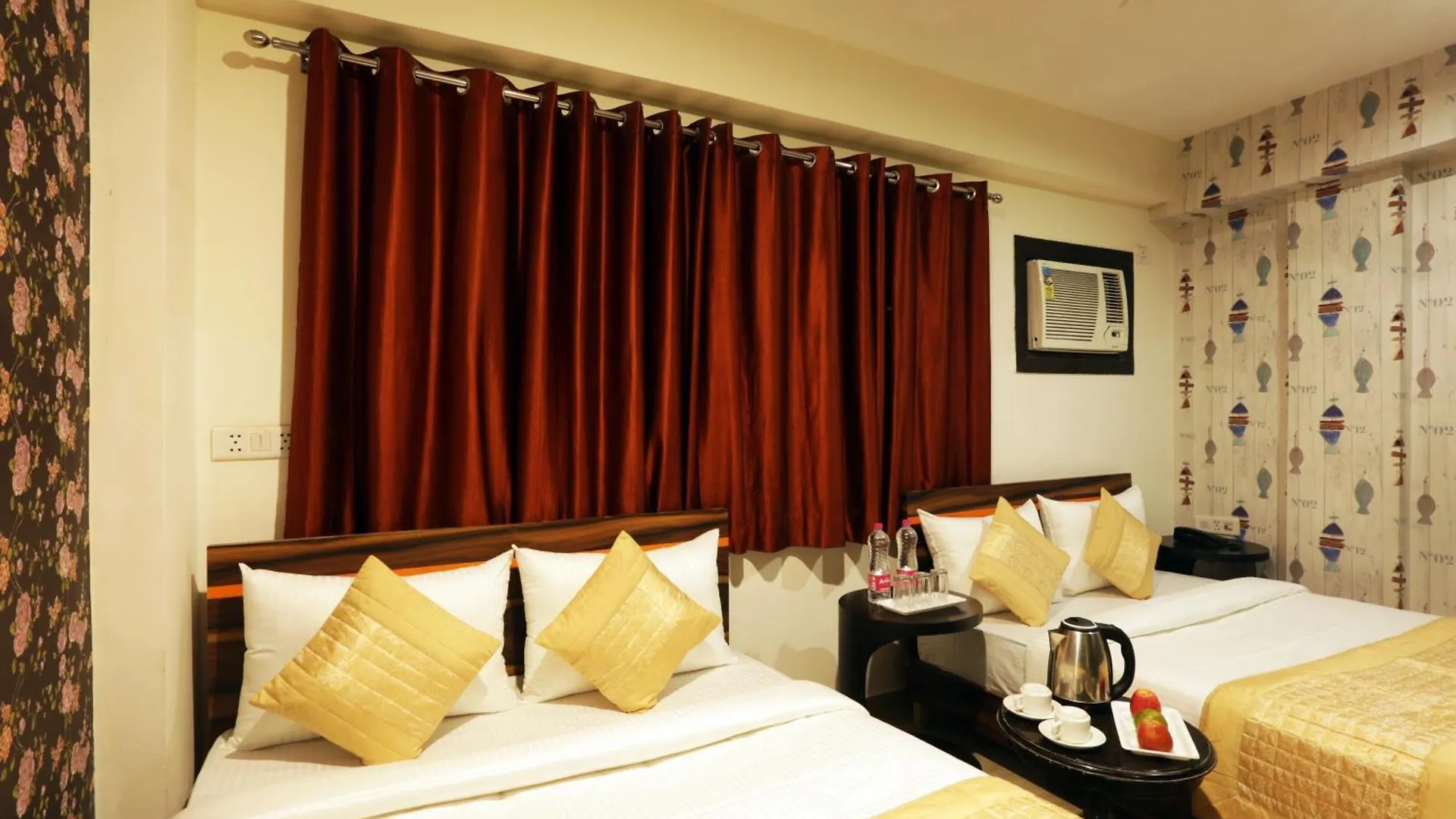 Hotel Emerald Suites At Airport ニューデリー 0*,